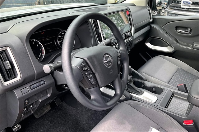 2025 Nissan Frontier SV - Photo 14