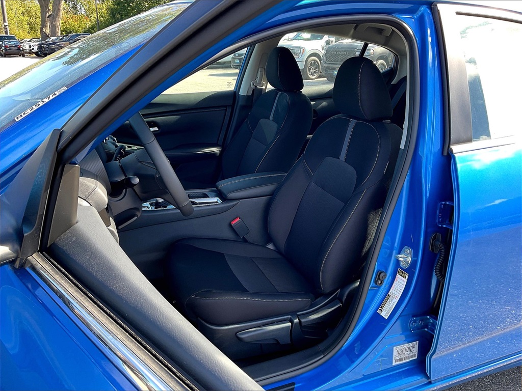 2025 Nissan Sentra SV - Photo 11
