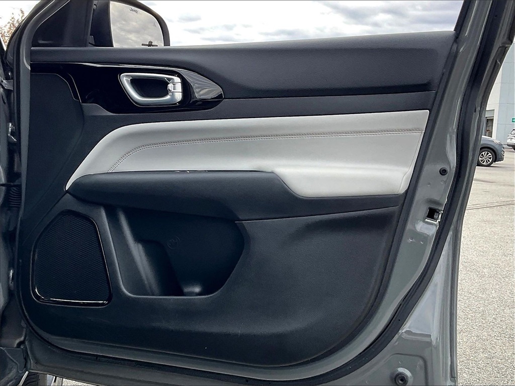 2024 Jeep Compass Limited - Photo 11