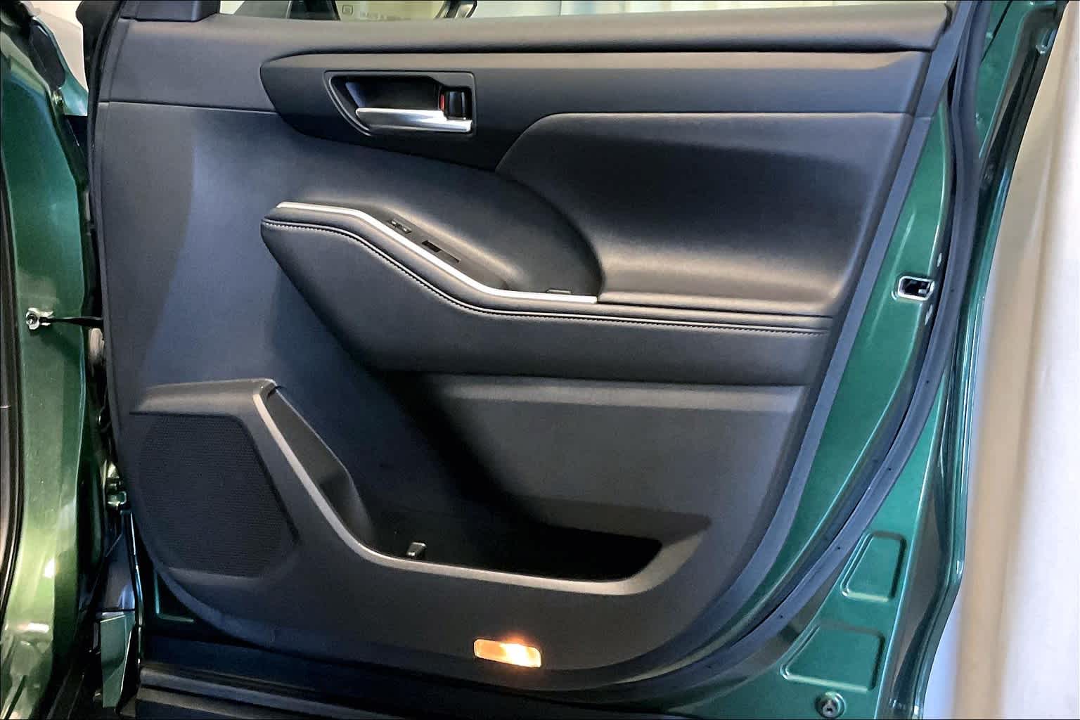 2024 Toyota Highlander XLE - Photo 12