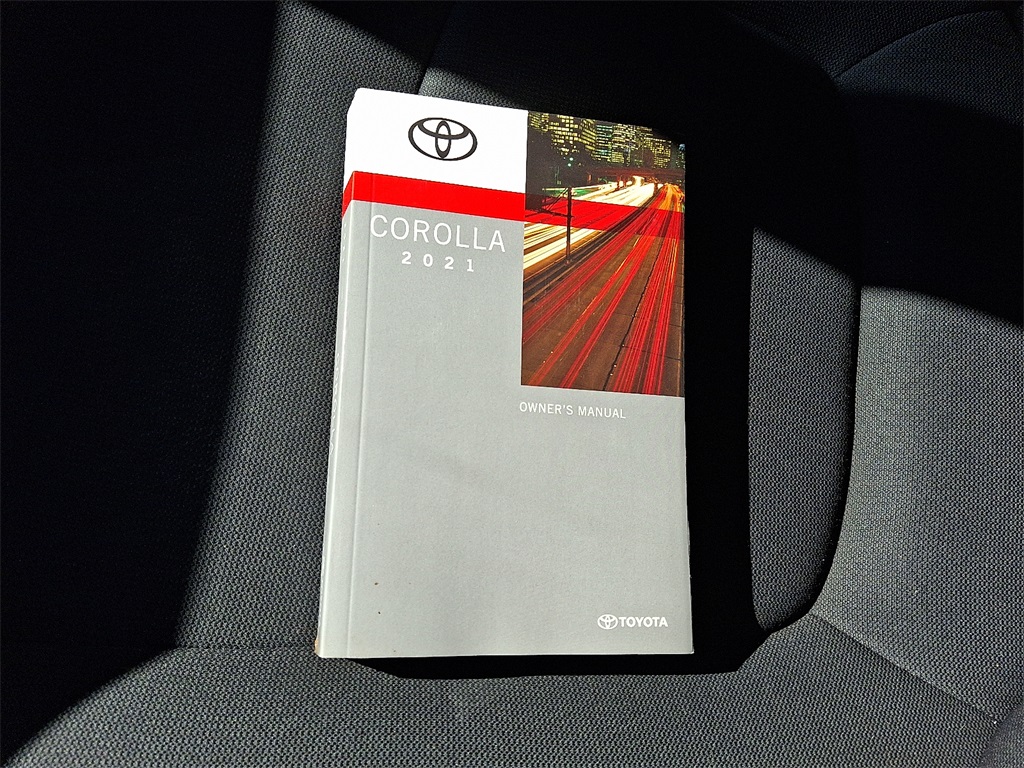 2021 Toyota Corolla LE - Photo 25