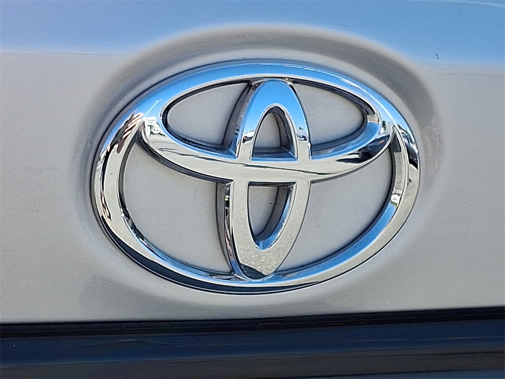 2021 Toyota Corolla LE - Photo 28