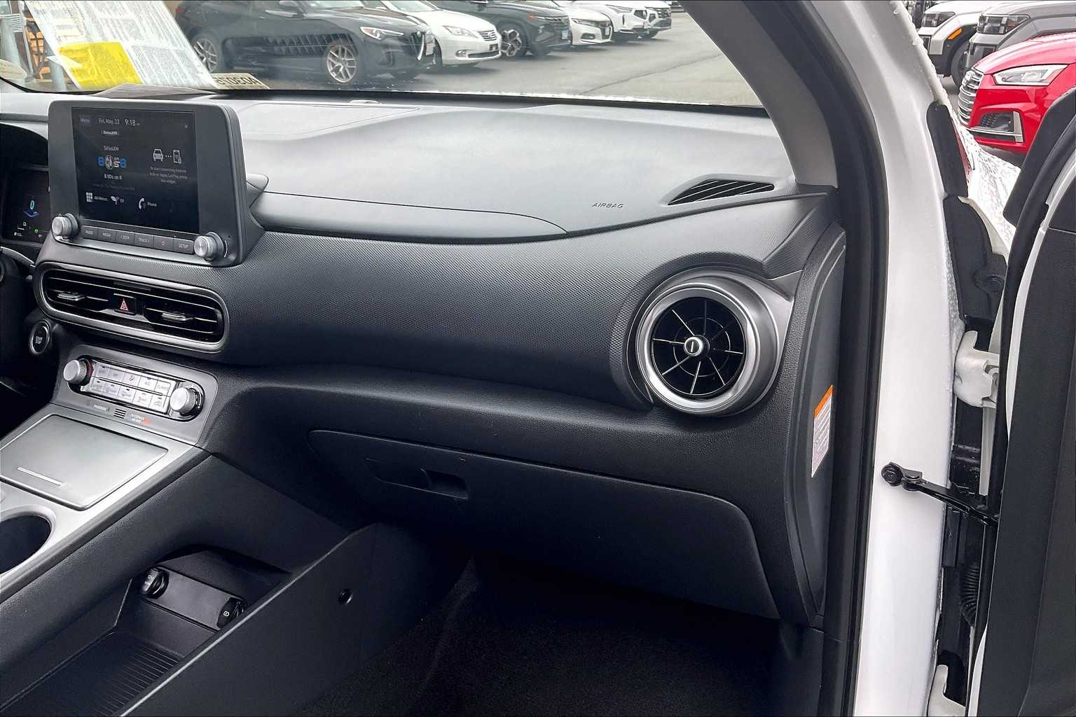 2022 Hyundai Kona Electric SEL - Photo 13