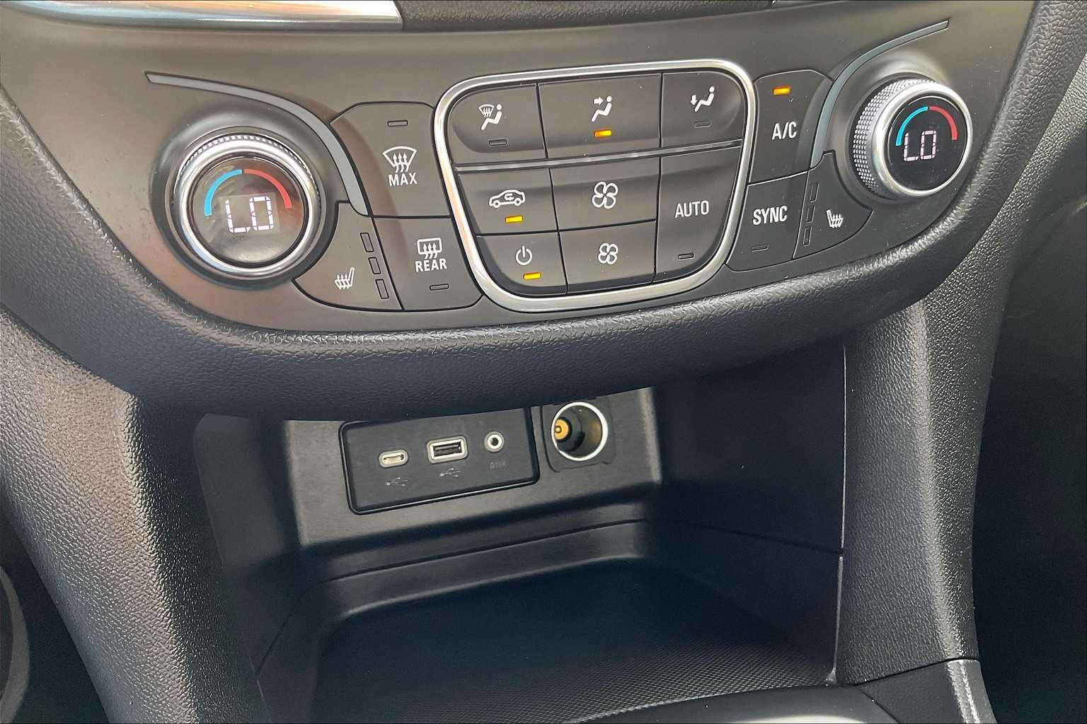 2020 Chevrolet Equinox LT - Photo 25