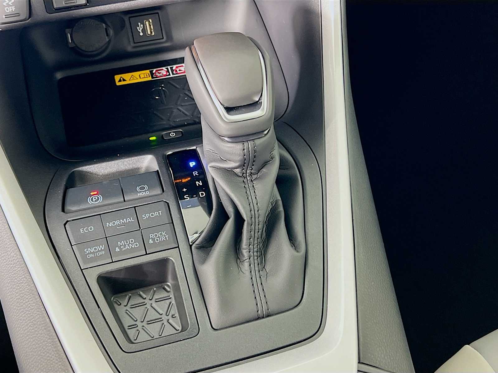 2025 Toyota RAV4 XLE Premium - Photo 11