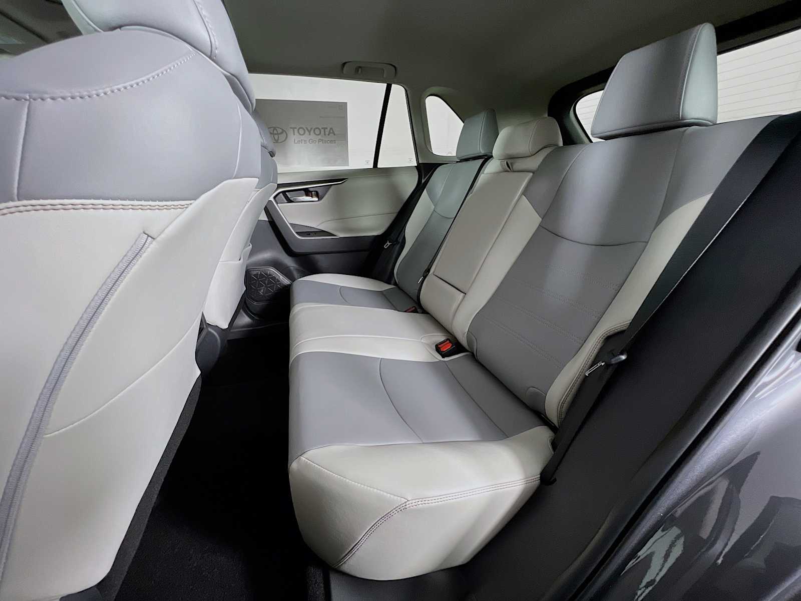 2025 Toyota RAV4 XLE Premium - Photo 13