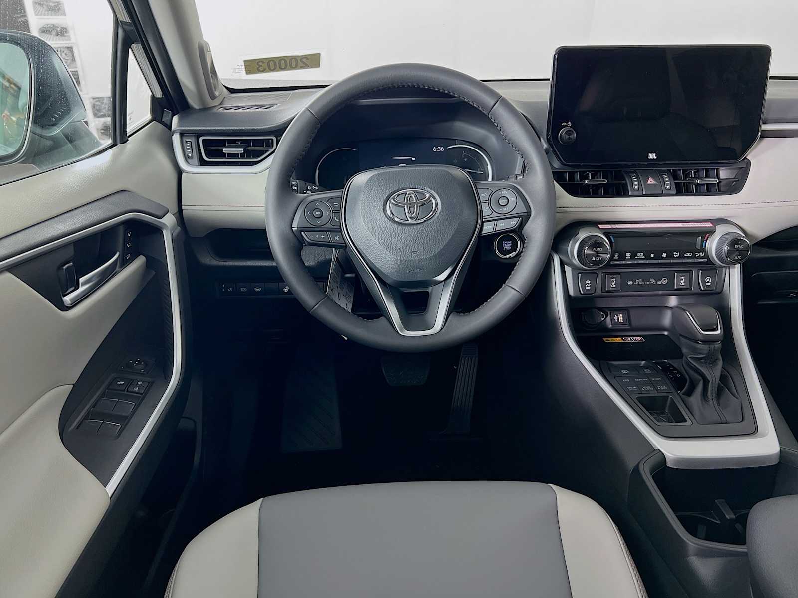 2025 Toyota RAV4 XLE Premium - Photo 15