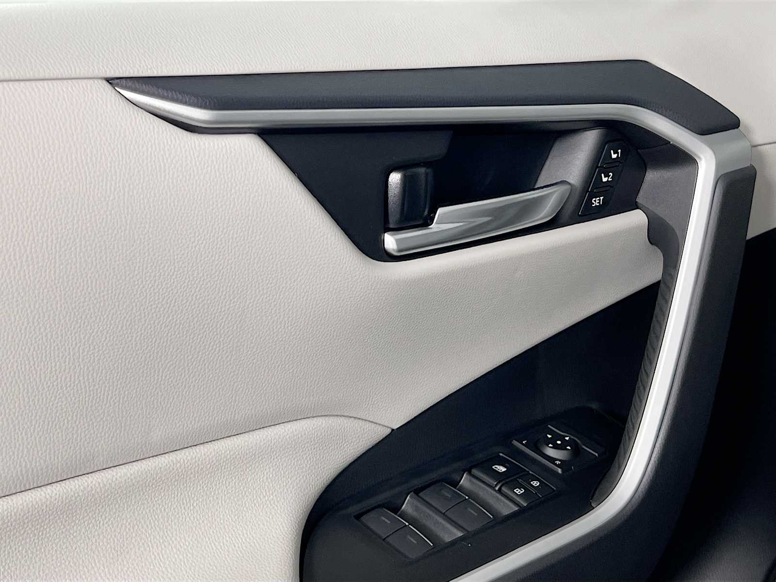 2025 Toyota RAV4 XLE Premium - Photo 16