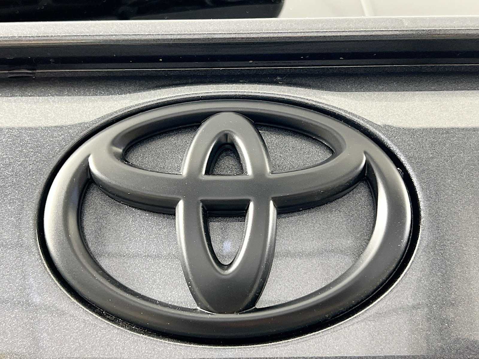 2025 Toyota RAV4 XLE Premium - Photo 18