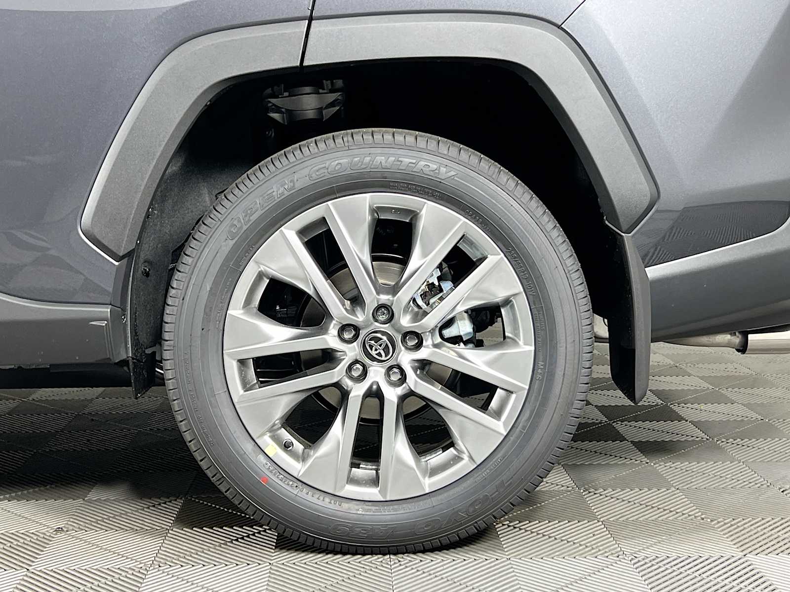 2025 Toyota RAV4 XLE Premium - Photo 19