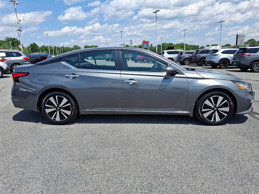 2022 Nissan Altima 2.5 SV - Photo 8