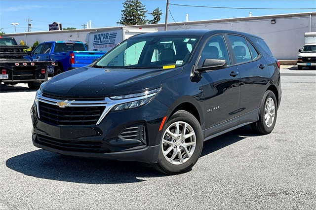 2023 Chevrolet Equinox LS - Photo 2