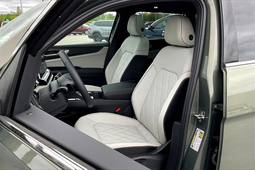 2025 Volkswagen Atlas Cross Sport 2.0T SEL Premium R-Line - Photo 11