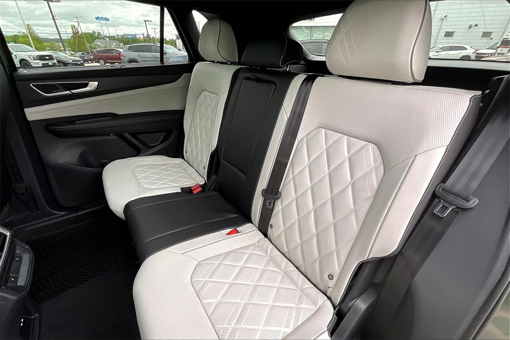 2025 Volkswagen Atlas Cross Sport 2.0T SEL Premium R-Line - Photo 15