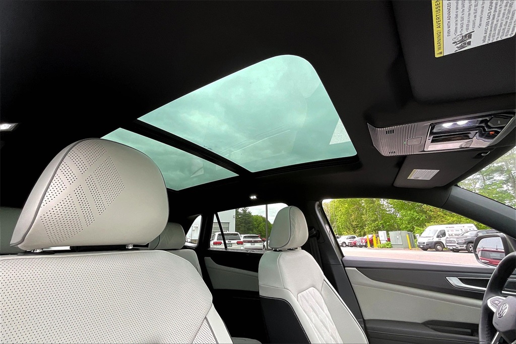 2025 Volkswagen Atlas Cross Sport 2.0T SEL Premium R-Line - Photo 18