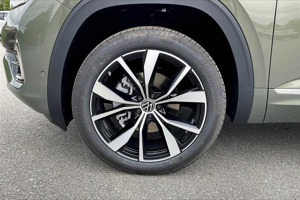 2025 Volkswagen Atlas Cross Sport 2.0T SEL Premium R-Line - Photo 8