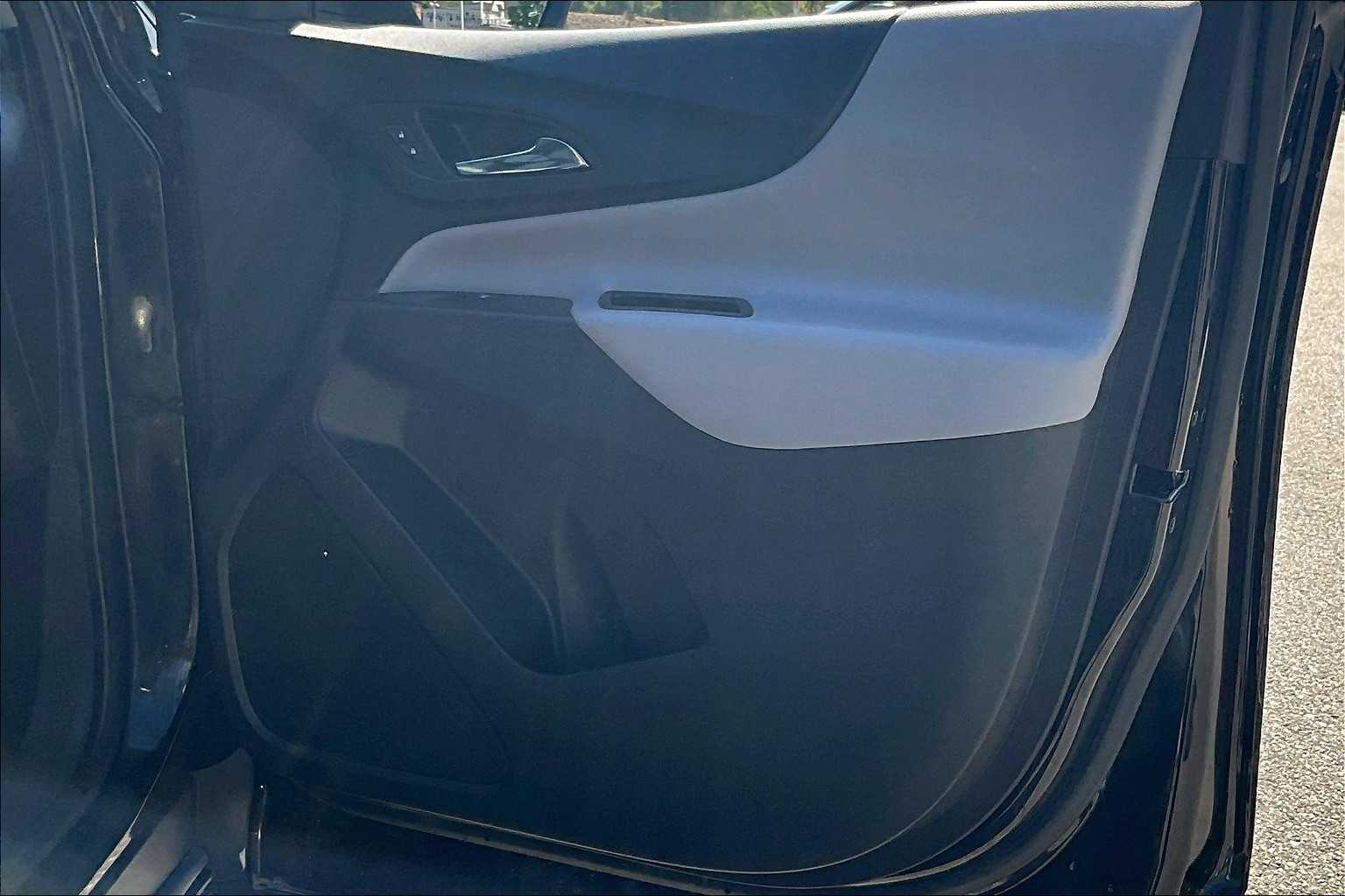 2021 Chevrolet Equinox LT - Photo 12
