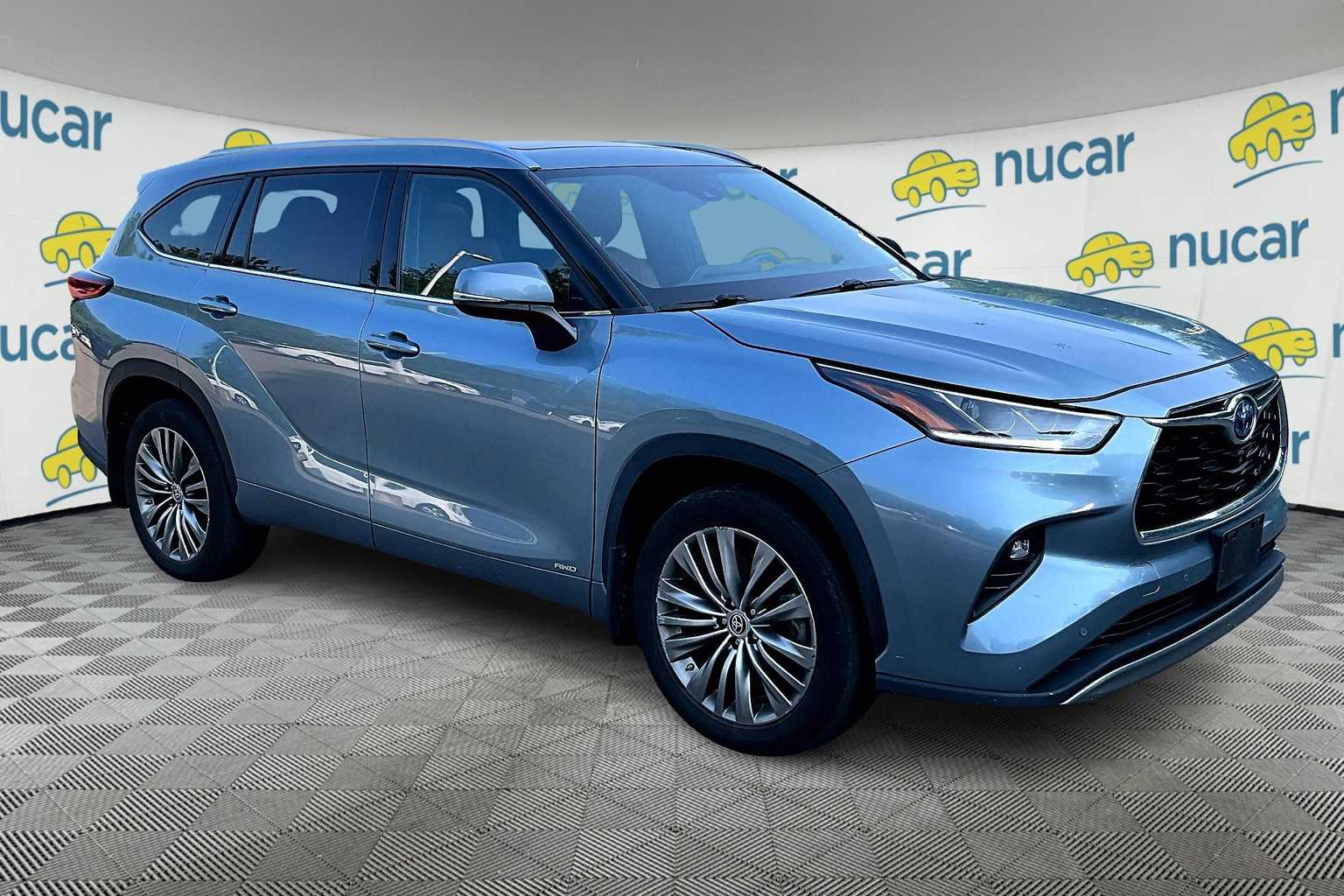 2022 Toyota Highlander Hybrid Platinum