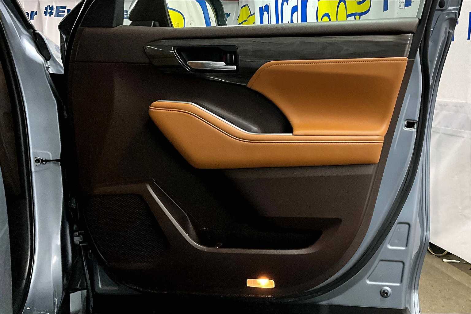 2022 Toyota Highlander Hybrid Platinum - Photo 12