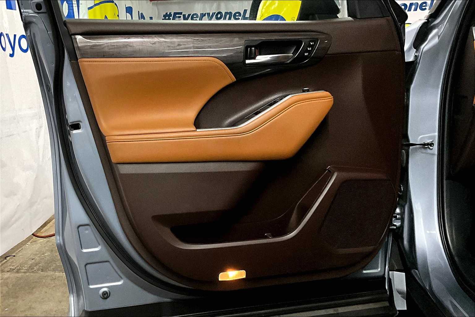 2022 Toyota Highlander Hybrid Platinum - Photo 9
