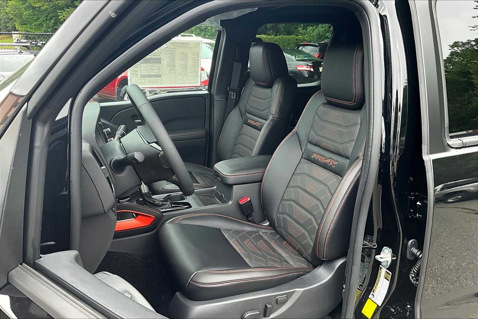 2025 Nissan Frontier PRO-4X - Photo 10