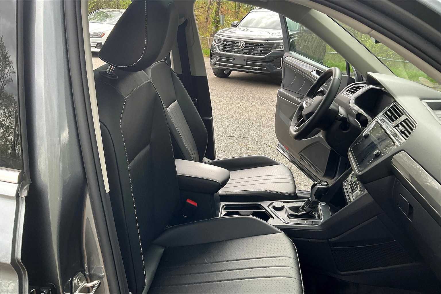 2022 Volkswagen Tiguan SE - Photo 11