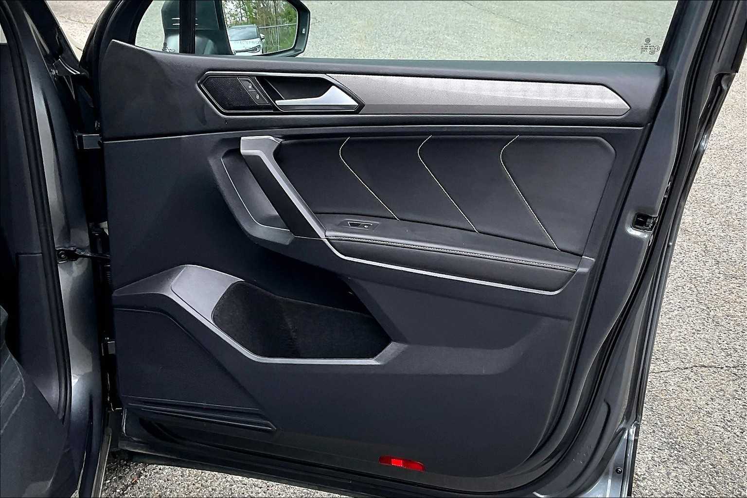 2022 Volkswagen Tiguan SE - Photo 12