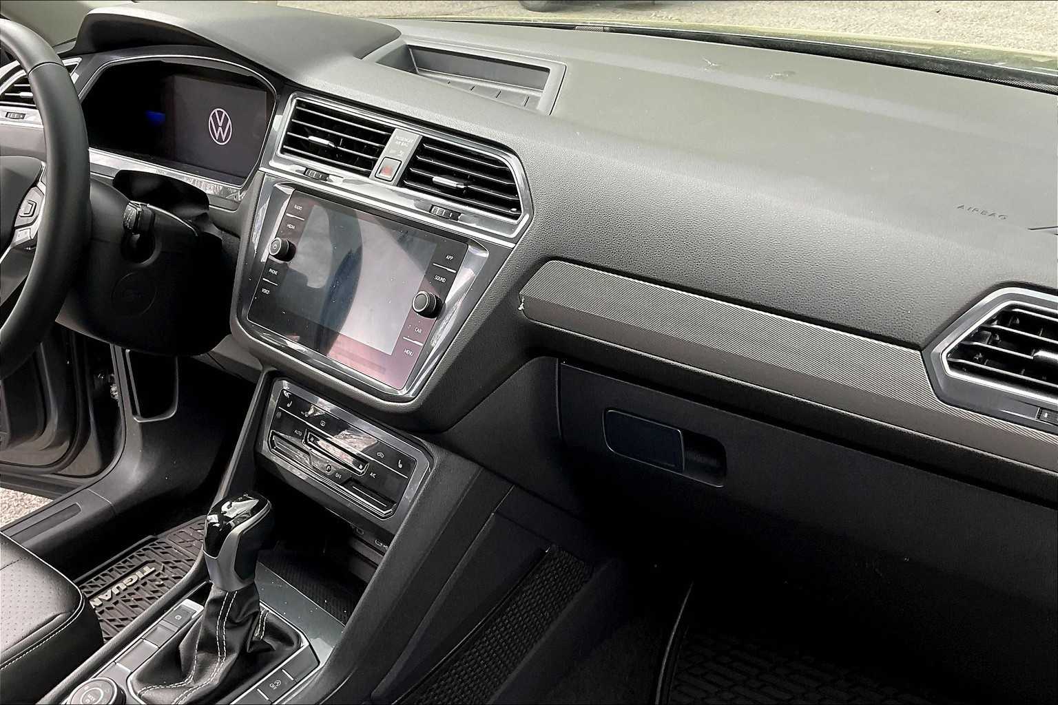 2022 Volkswagen Tiguan SE - Photo 14
