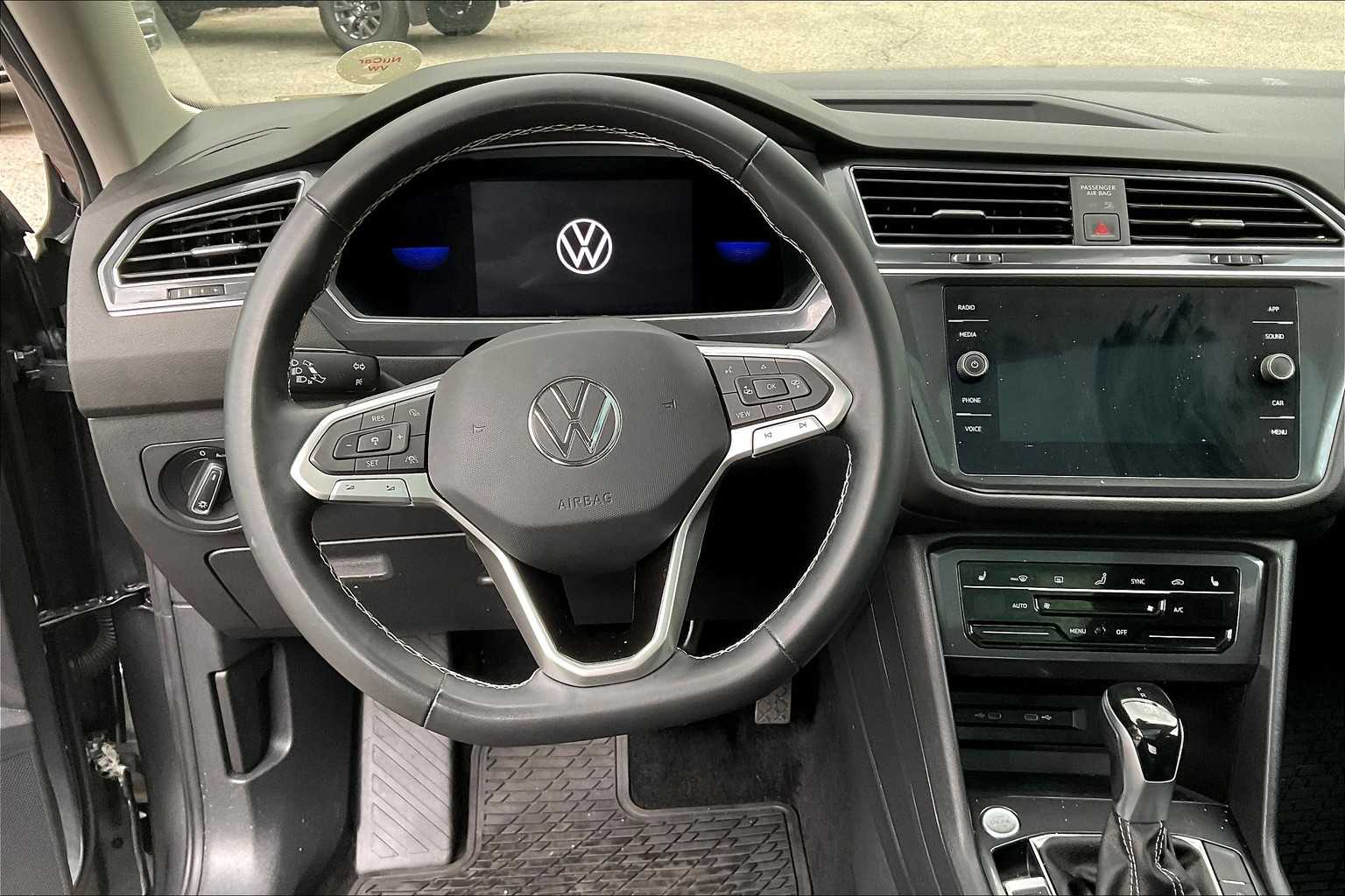 2022 Volkswagen Tiguan SE - Photo 16
