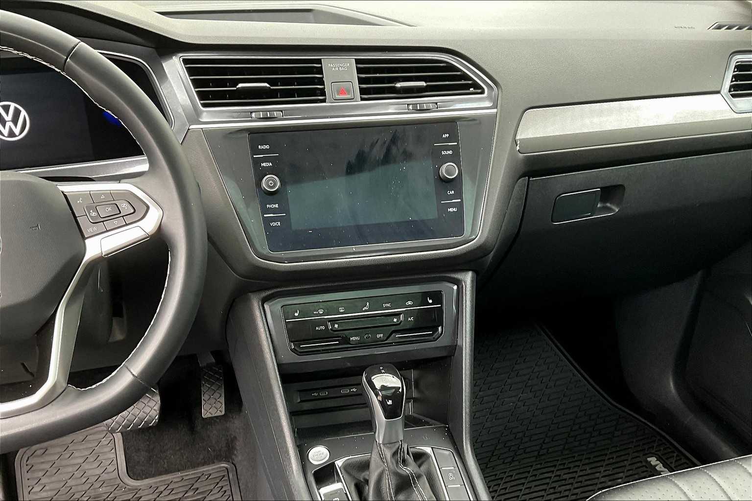 2022 Volkswagen Tiguan SE - Photo 17