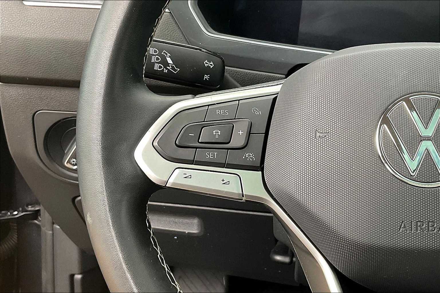 2022 Volkswagen Tiguan SE - Photo 22