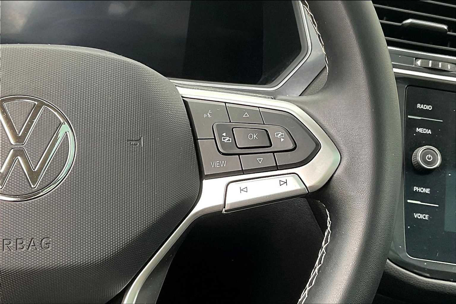 2022 Volkswagen Tiguan SE - Photo 23