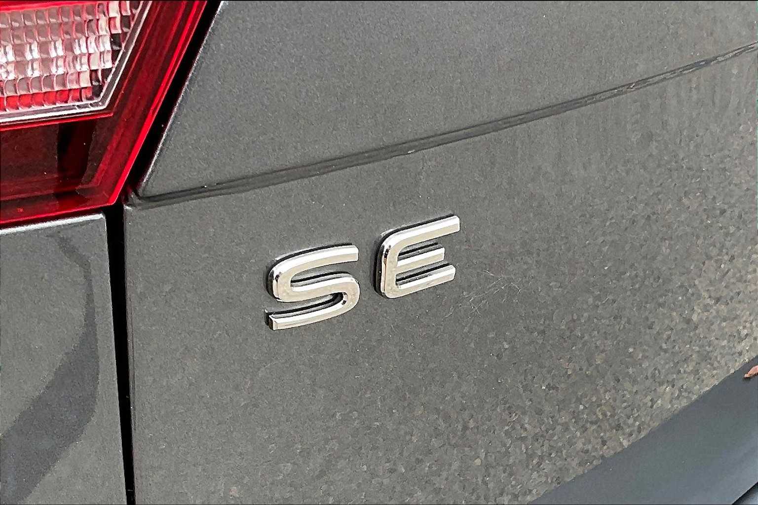 2022 Volkswagen Tiguan SE - Photo 28