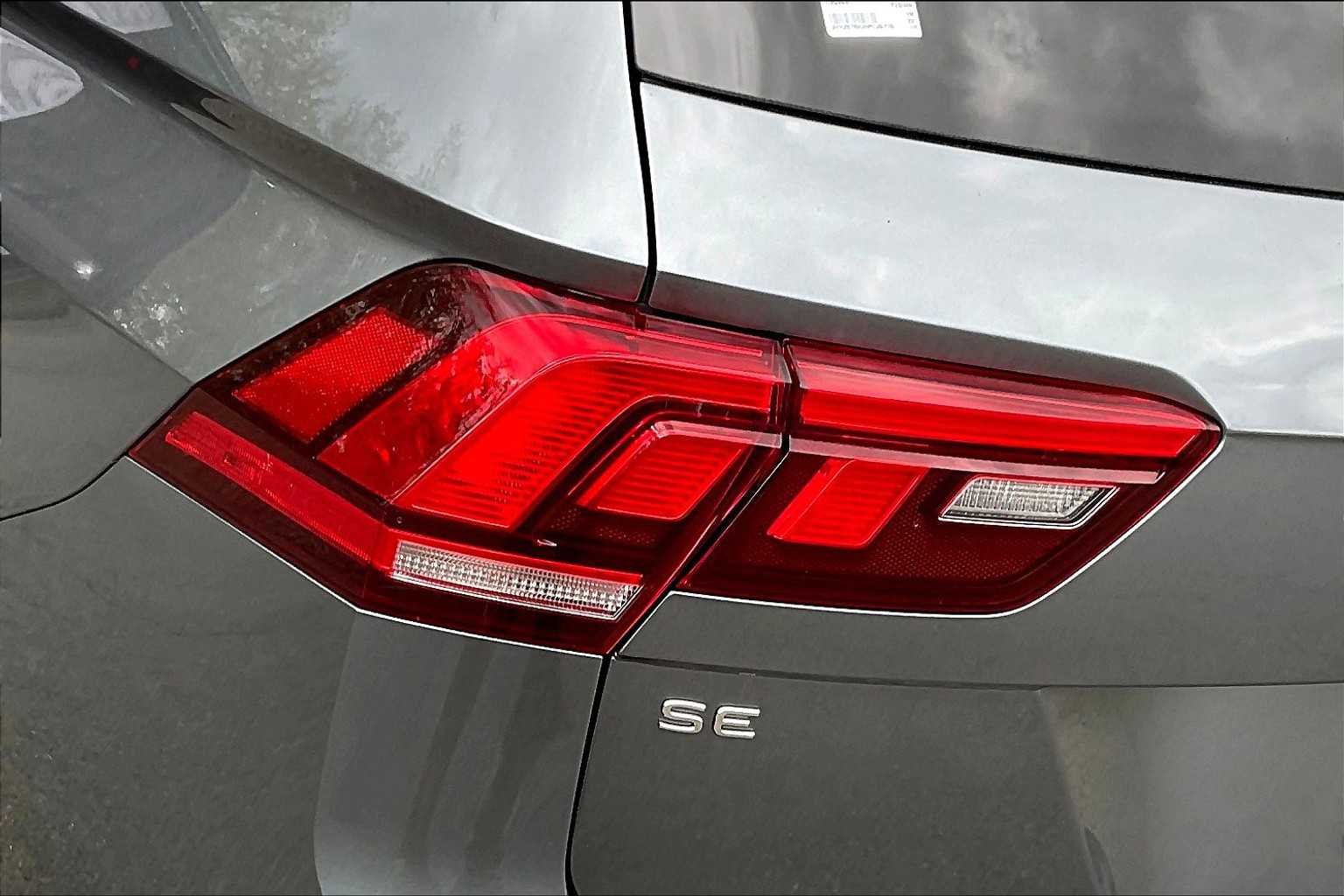 2022 Volkswagen Tiguan SE - Photo 33