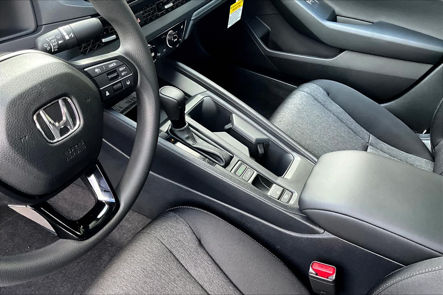 2025 Honda Accord SE - Photo 14