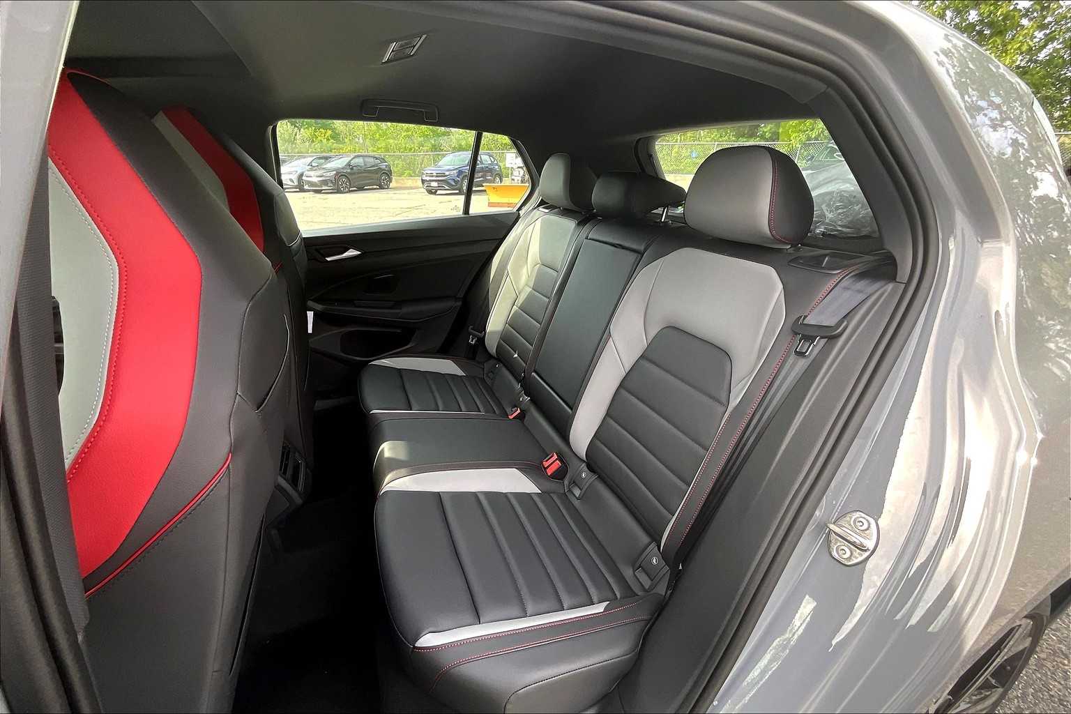 2025 Volkswagen Golf GTI SE - Photo 15