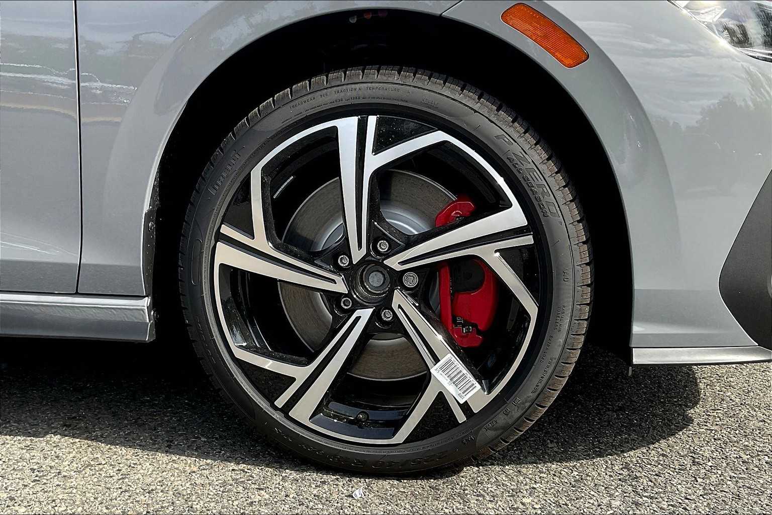 2025 Volkswagen Golf GTI SE - Photo 8