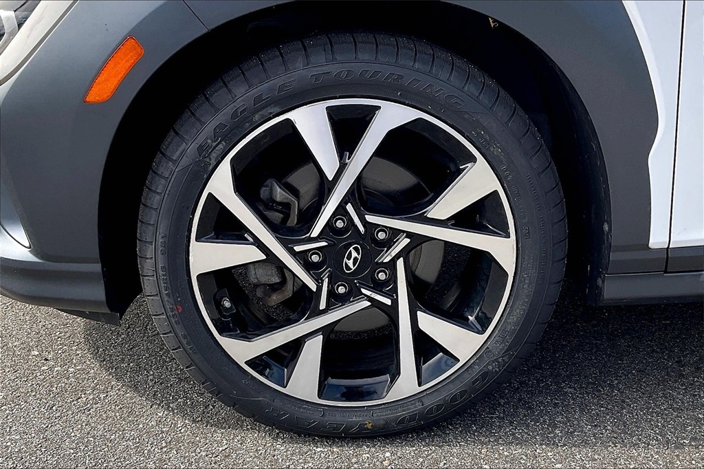 2022 Hyundai Kona Limited - Photo 7