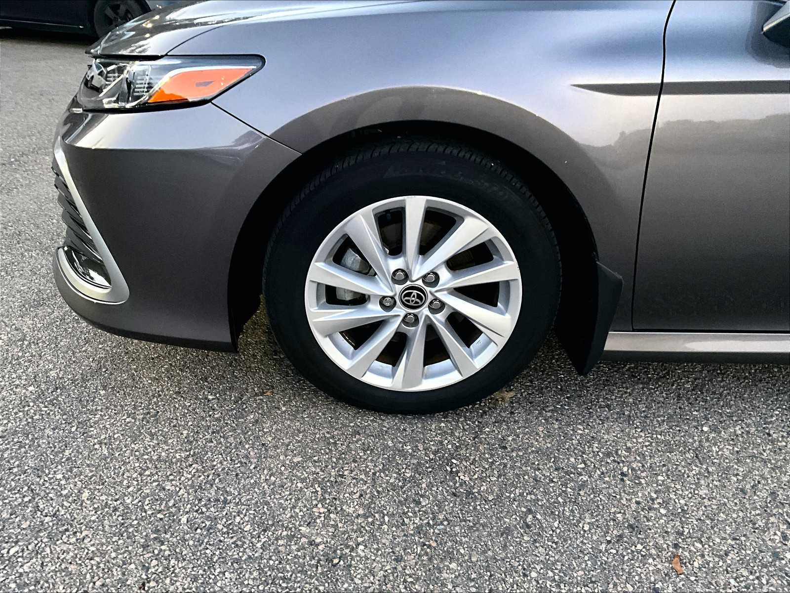 2023 Toyota Camry LE - Photo 4