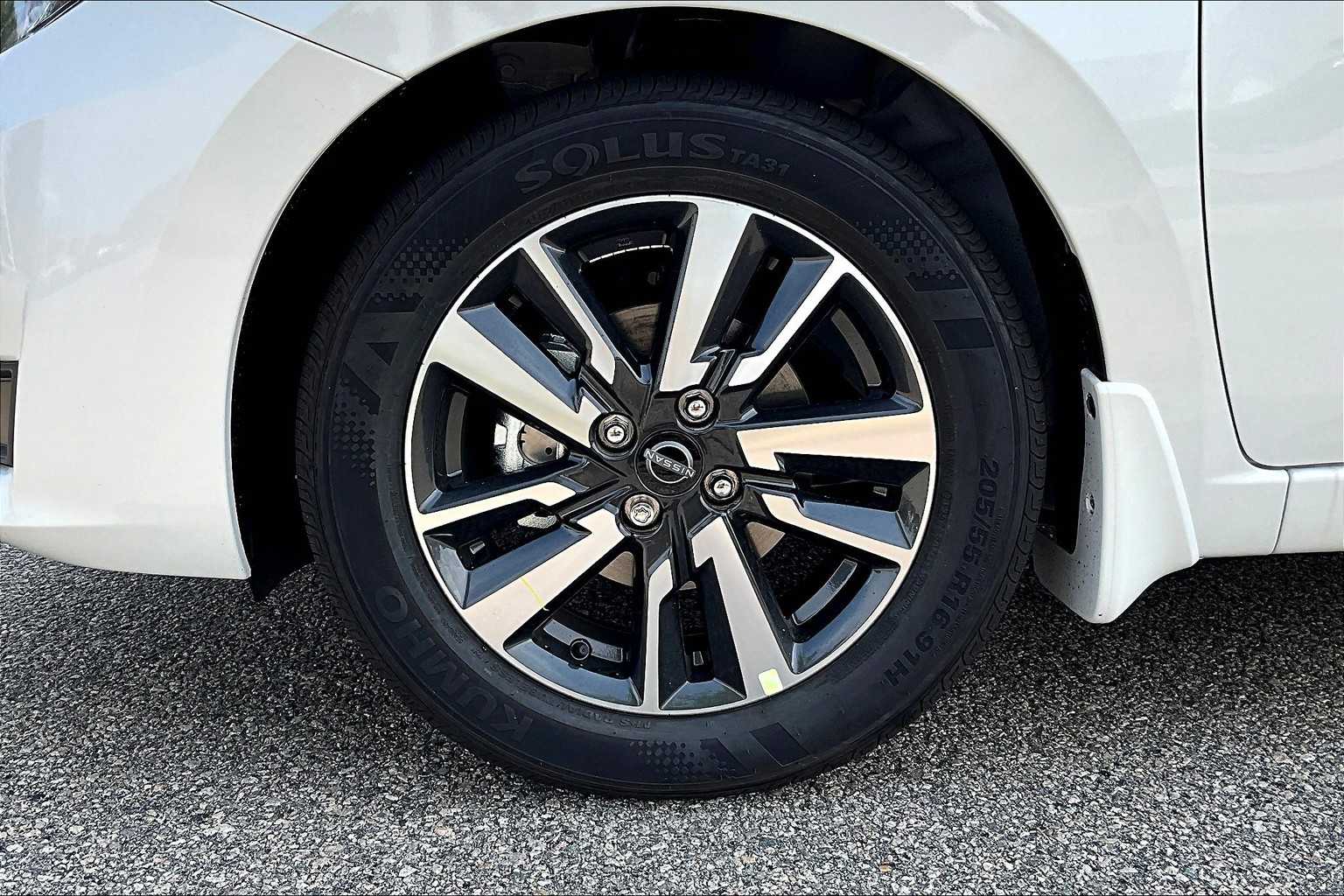 2025 Nissan Versa SV - Photo 8