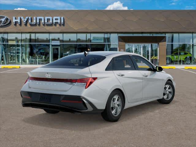 2025 Hyundai Elantra SE - Photo 4
