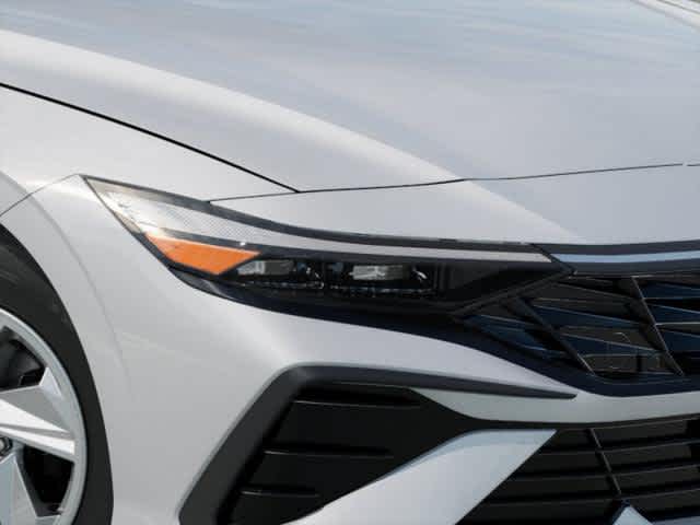 2025 Hyundai Elantra SE - Photo 9