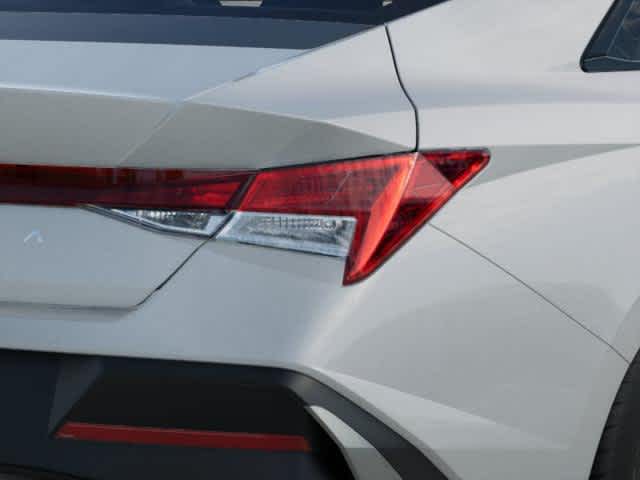 2025 Hyundai Elantra SE - Photo 10