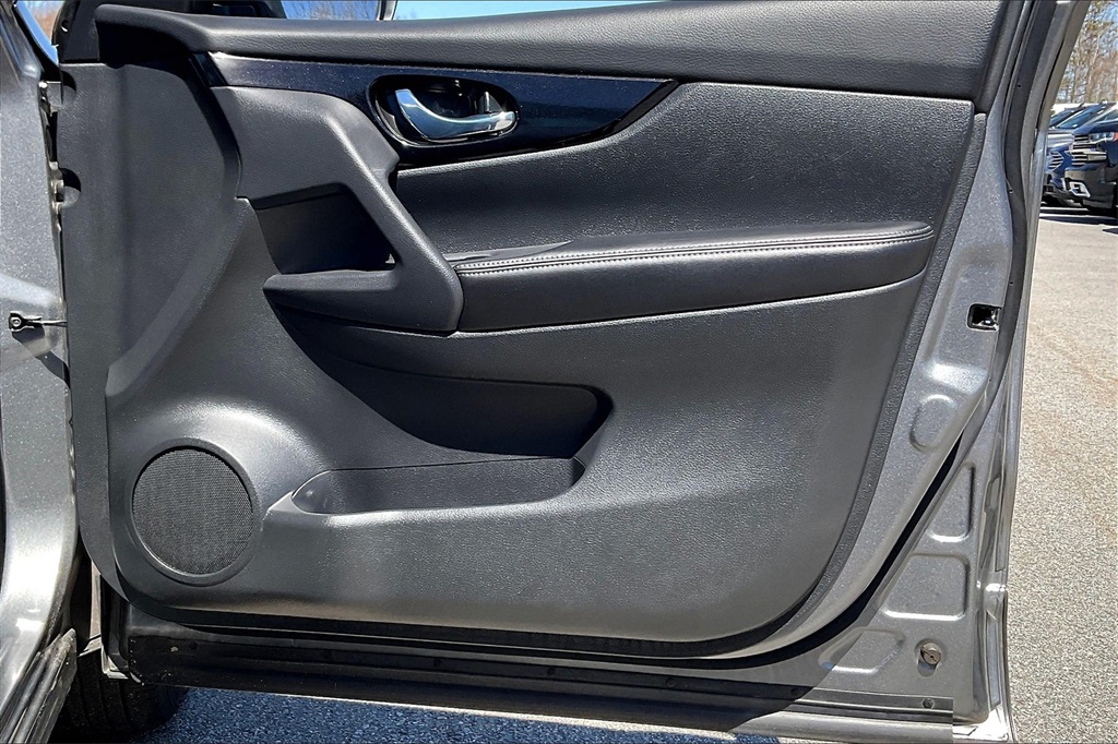 2022 Nissan Rogue Sport SV - Photo 11