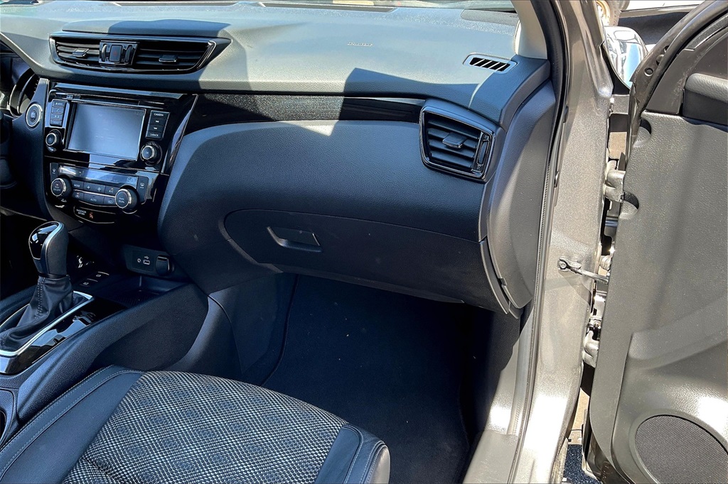 2022 Nissan Rogue Sport SV - Photo 12
