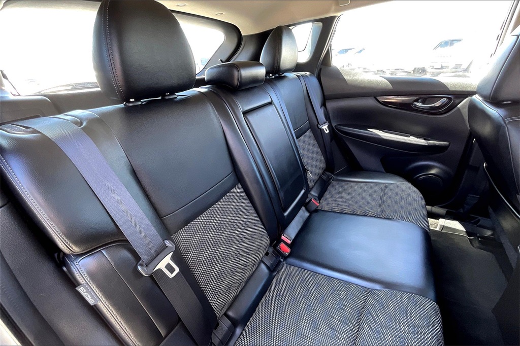 2022 Nissan Rogue Sport SV - Photo 15