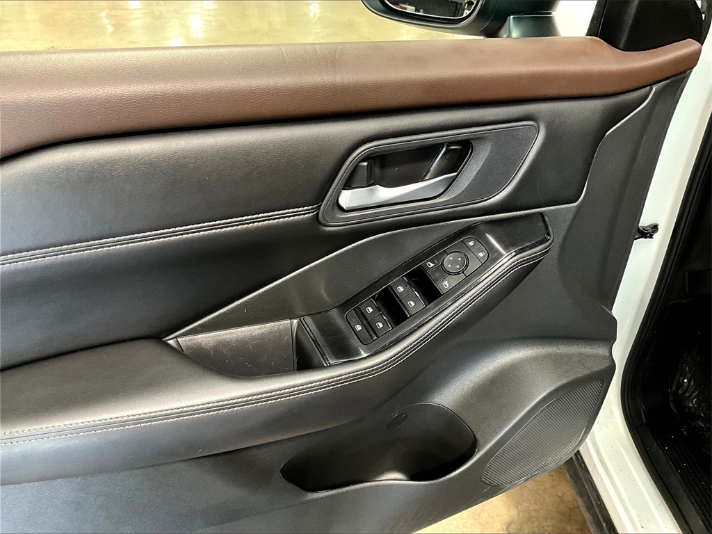 2023 Nissan Rogue SV - Photo 11