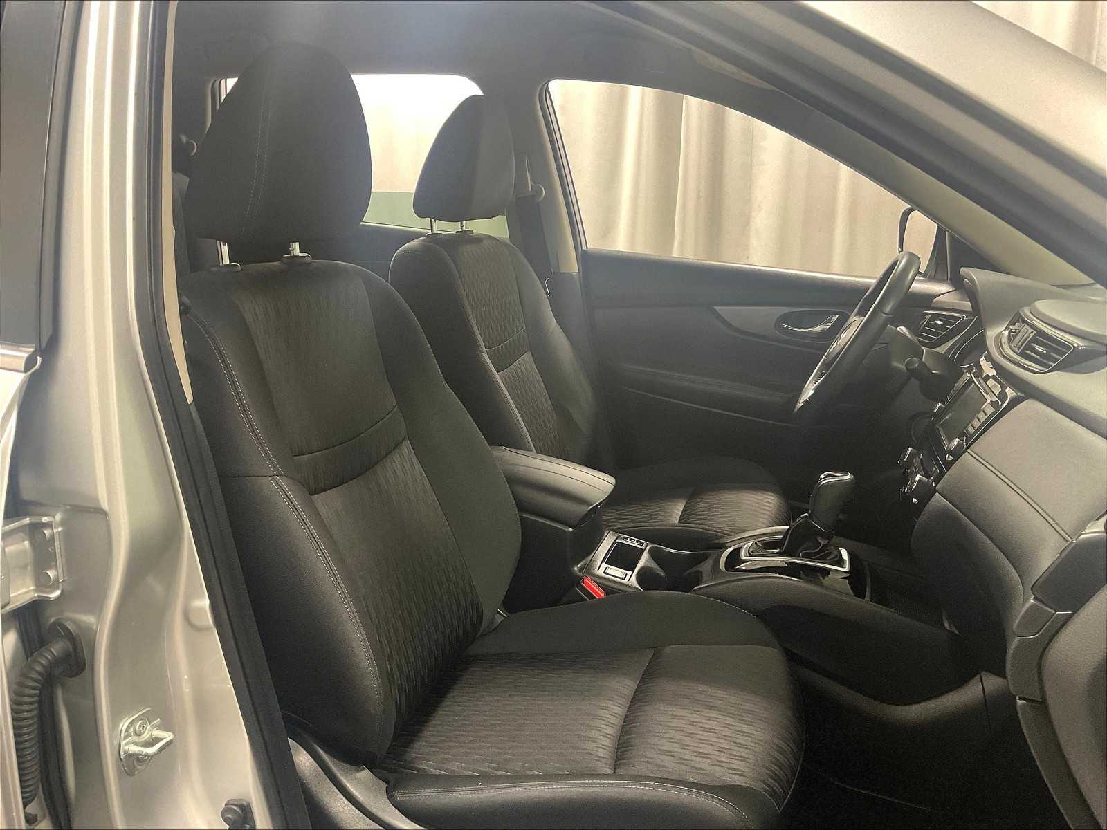 2018 Nissan Rogue SV - Photo 11