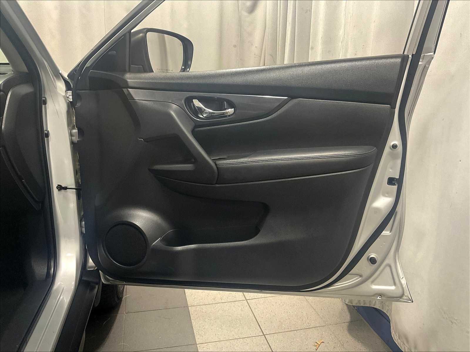 2018 Nissan Rogue SV - Photo 12