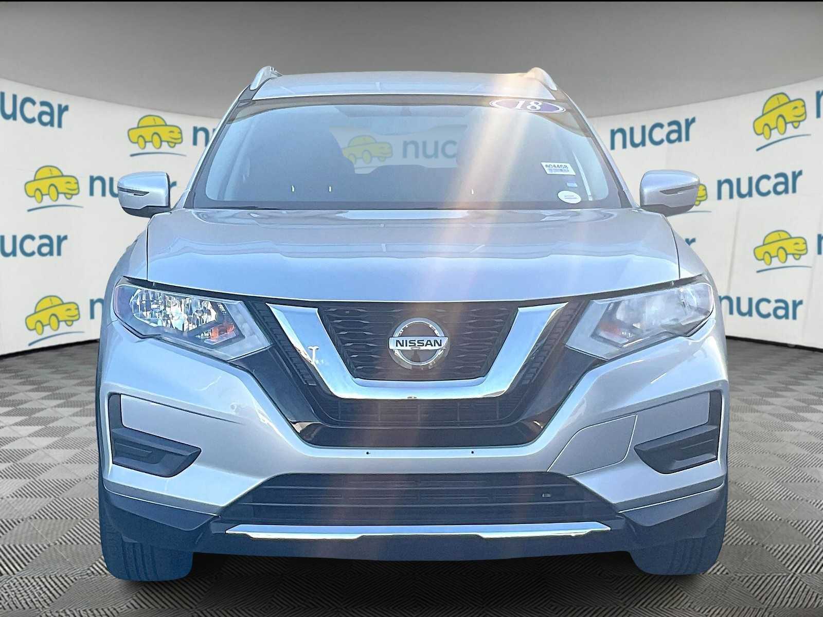 2018 Nissan Rogue SV - Photo 2